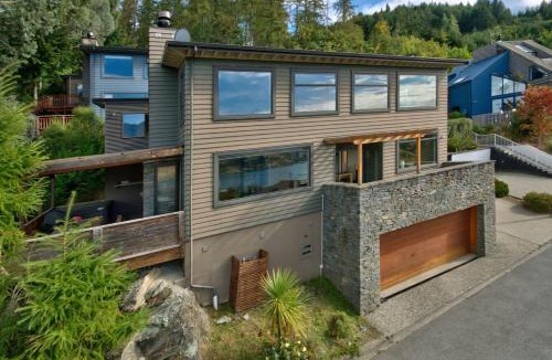 Queenstown House | Lakeview Lodge Two with Stunning Views