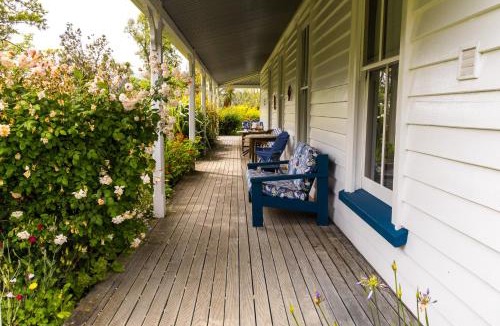 Duvauchelle House | Halfmoon Cottage