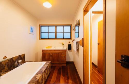 Newstead Villa | Newstead Estate- Private Retreat Near Hamilton