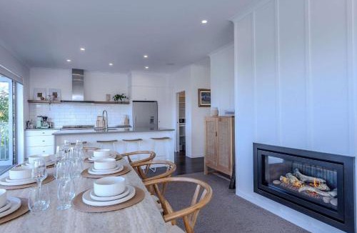 Lake Tarawera House | Boat Shed Bay - Stunning Lake Tarawera Views