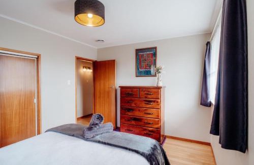 Rotorua House | 3 Bedroom House Rotorua Fully Fenced & Secure