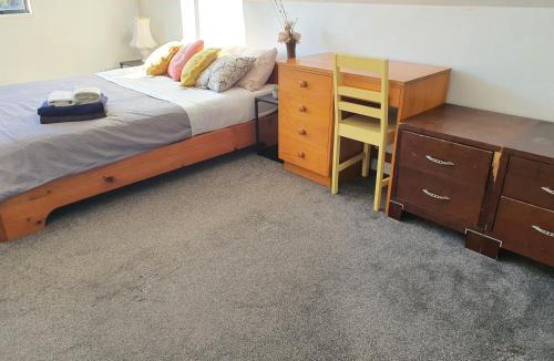 Edgeware House | 3-Bedrooms Home near CBD
