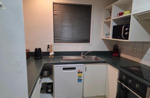 Edgeware House | 3-Bedrooms Home near CBD