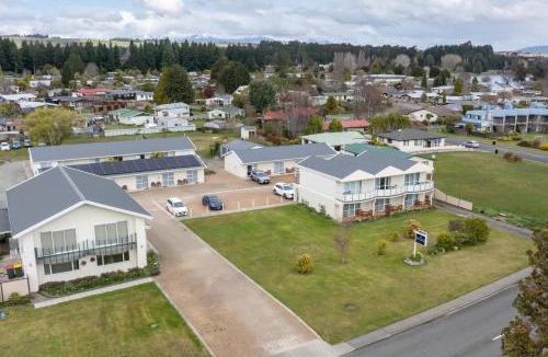 Te Anau Hotel | Parklands Motel & Apartments Te Anau
