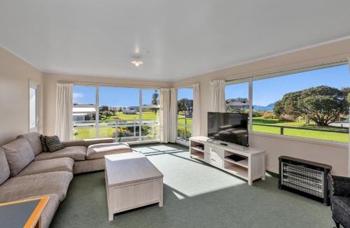 Ruakaka Hotel | Ruakaka Beach Front Motel