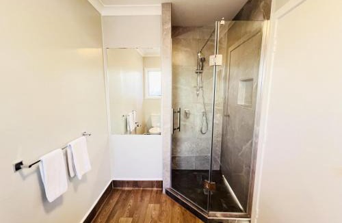 Hamilton North Hotel | Barclay Motel