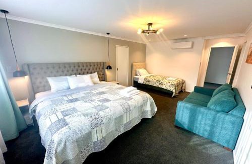 Rosedale House | Modern Private Deluxe Master Suite California Bed and Bathtub