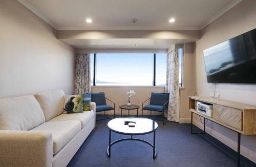 Takapuna Apartment | Amazing Ocean Views 1BR Gym Tennis 14thFlr