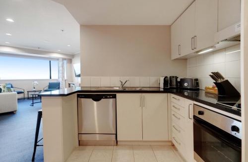 Takapuna Apartment | Amazing Ocean Views 1BR Gym Tennis 14thFlr