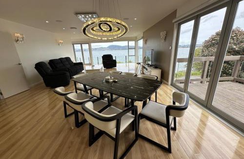 Kawaha Point House | Rotorua Luxury lakeside Resort
