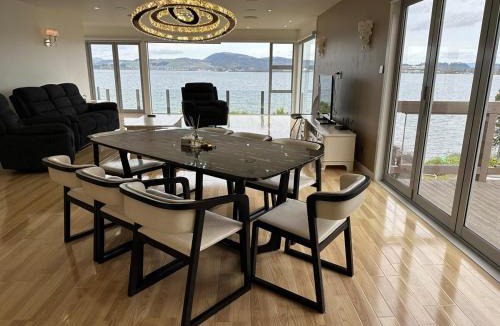 Kawaha Point House | Rotorua Luxury lakeside Resort