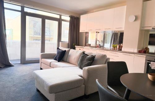 Te Aro Apartment | Elegant City Central Living