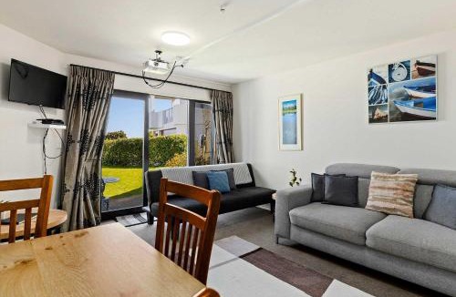 Waipahihi Apartment | Studio 28