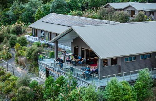 North Island Hotel | Timber Trail Lodge