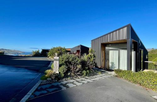 St. Clair Apartment | Architectural guest house in St Clair