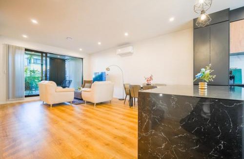 Belmont House | 4 Bedrooms Modern Coastal Retreat Near Devonport
