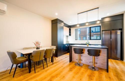Belmont House | 4 Bedrooms Modern Coastal Retreat Near Devonport