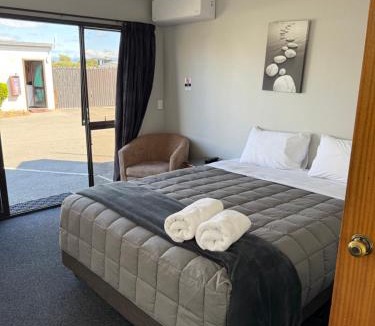 Springlands Hotel | Sundowner Motel