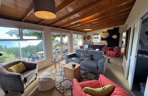 Ngaio Bay House | Hilltop Heaven - Kaiteriteri Holiday Home