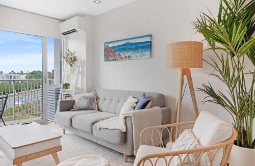 Takapuna Apartment | Takapuna Central Stylish 2BR Carpark Aircon