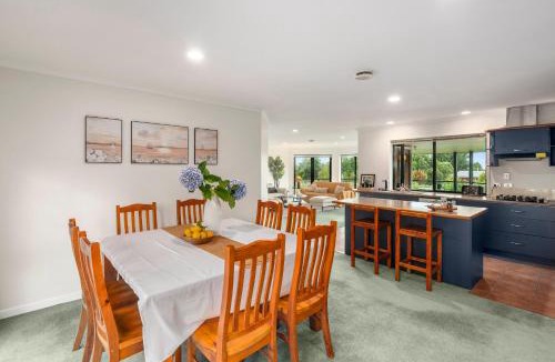Hamurana House | Private 4BR Family Retreat with Huge Garden near Lake Rotorua