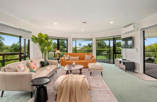 Hamurana House | Private 4BR Family Retreat with Huge Garden near Lake Rotorua