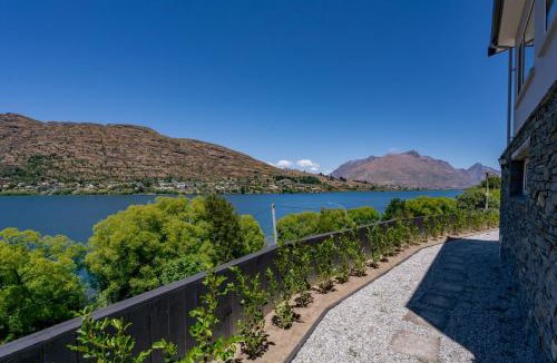 Frankton House | Mountain View Paradise 3 Bedroom House Lake Views