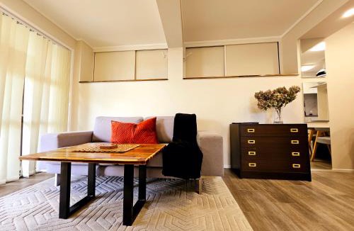 Birkenhead Apartment | Private Retreat in Birkenhead