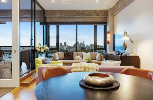 Newton Apartment | Premium Cityscape Abode w Skytower view & Parking