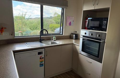 Te Pahu House | Cosy Country Private Cottage with views