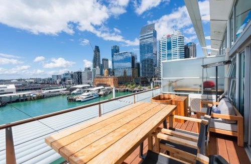 Auckland Central Business District Apartment | Penthouse apartment with stunning Harbour views