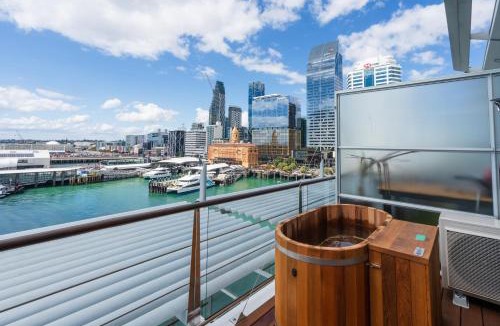 Auckland Central Business District Apartment | Penthouse apartment with stunning Harbour views