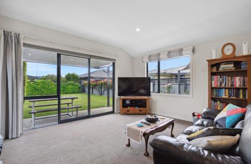 Alexandra House | Rangi Marie - Alexandra Holiday Home