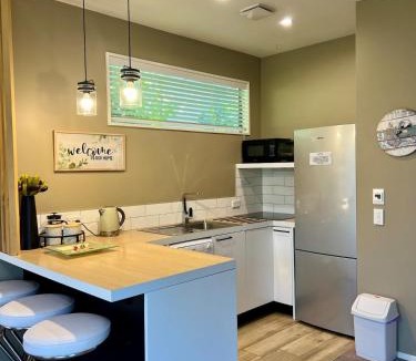 Lower Shotover Apartment | 5-Star Boutique Retreat! Hot pool! Amazing view!