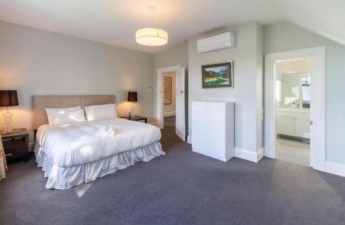 Fendalton Apartment | Grand 5BR Villa in Fendalton - Walk to Hagley Park
