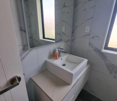 Huapai House | BEHOME - Modern Guest Suite