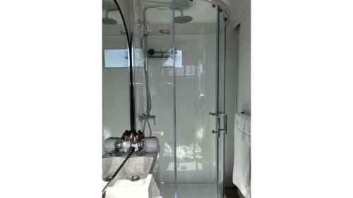 Ettrick House | Tiny Away Benger Garden 1 by Tiny Away