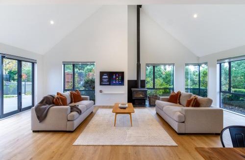 Rolleston Apartment | Group Retreat Near Top Wedding Venues plus Games Room