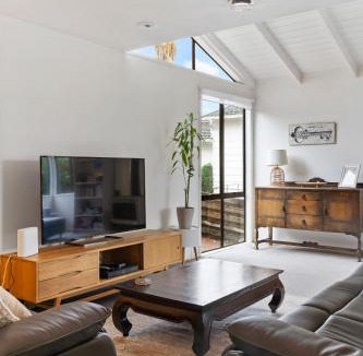 Torbay House | Waiake Family Retreat - Auckland Holiday Home