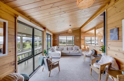 Mahia House | Sunset Haven - Mahia Holiday Home