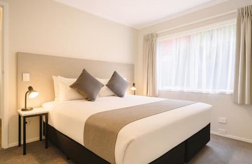 Mangere Hotel | BKs Pioneer Motel