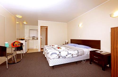 Waiuku Hotel | Waiuku Lodge Motel