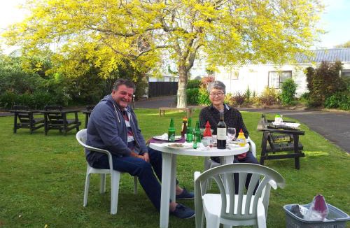 Waiuku Hotel | Waiuku Lodge Motel
