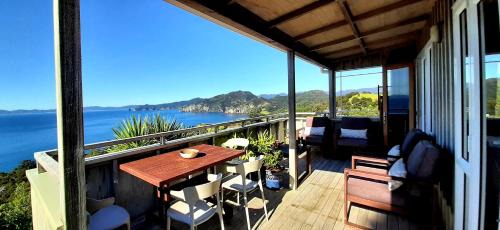 Tuateawa House | The Rock