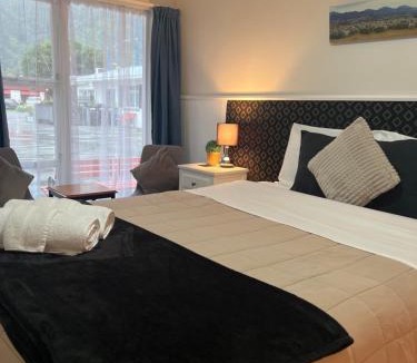 Picton Hotel | High Street Living Motel
