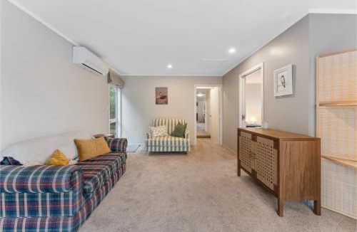 Richmond Heights House | Serenity Cottage - Taupo Holiday Home