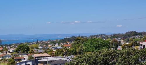 Murrays Bay Bed & Breakfast | Paradise on the Shore Auckland with large Spa Pool
