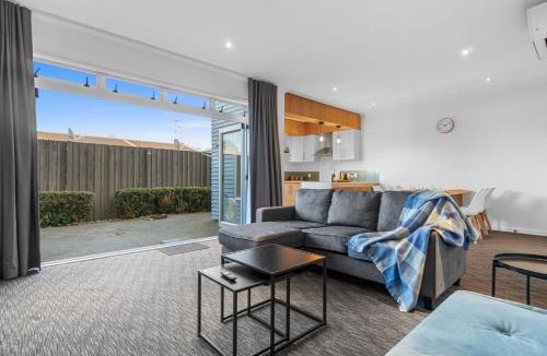Hamilton East Apartment | D-Street Retreat - Hamilton
