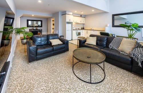 Christchurch City Centre Apartment | 2BR Apartment, OGB, Central, Pool and Parking