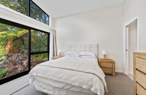 Pukawa House | Pukawa Haven - Pukawa Bay Holiday Home